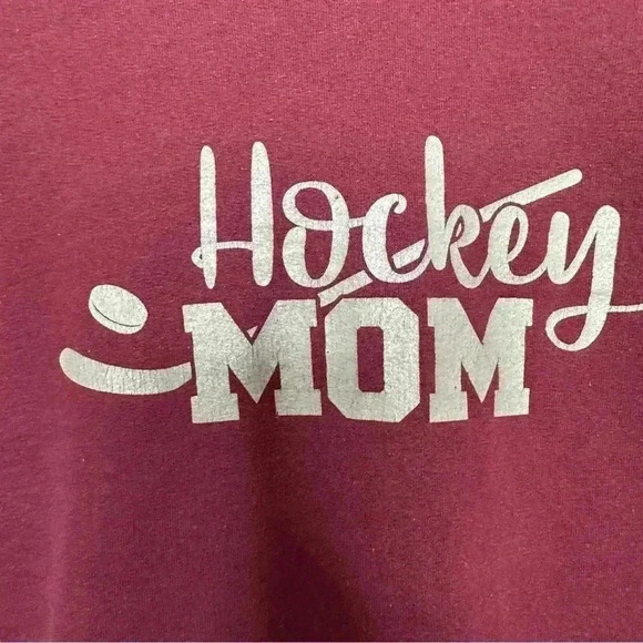 Gildan Hockey Mom Hoodie Burgundy Size Medium - Picture 5 of 16